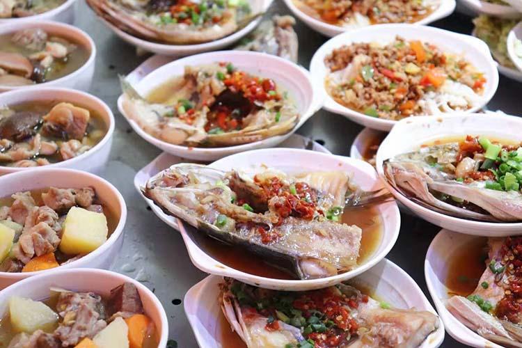 广东泓盛餐饮管理一直实行民主化,人性化的管理,推崇激励管理
